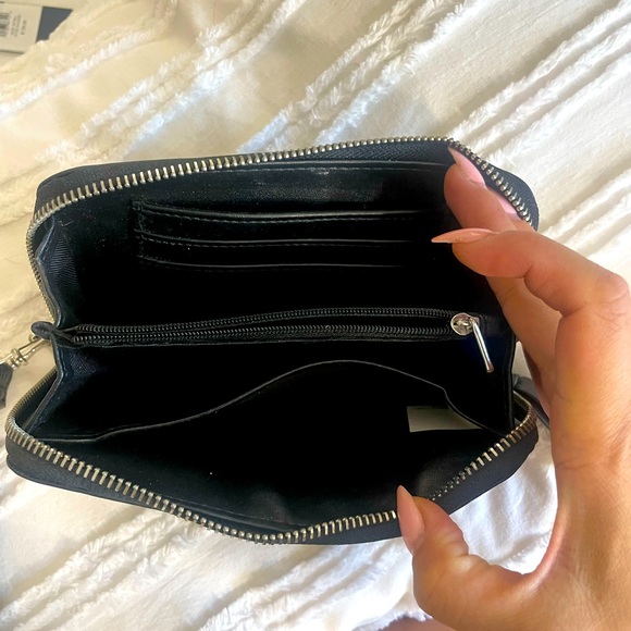 MARC JACOBS PEBBLED LEATHER TRIFOLD WALLET - Picture 2 of 12